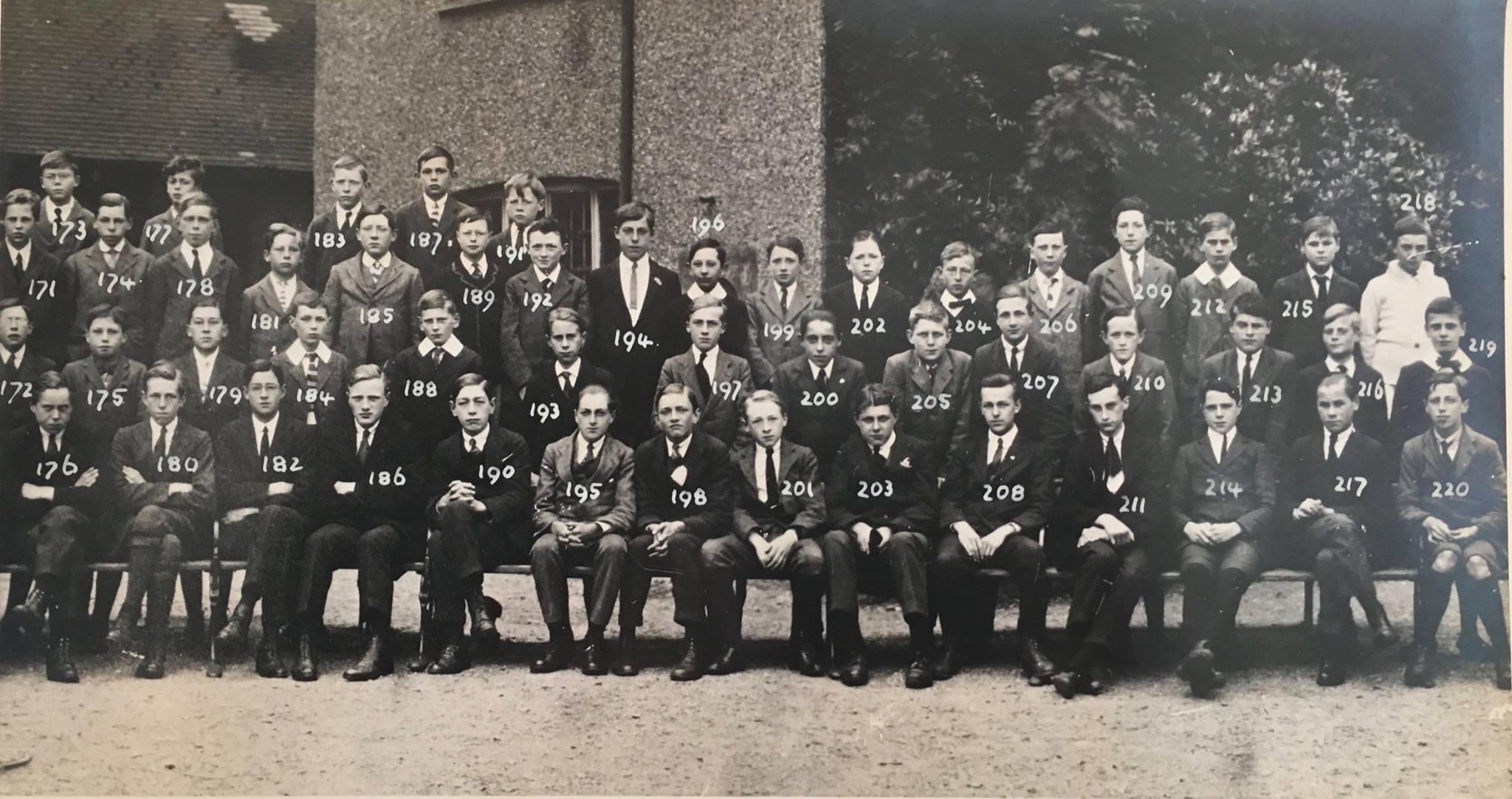 Whole school, 1919 (section 4)